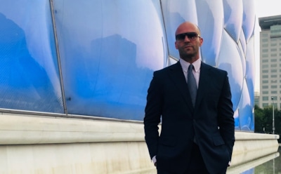 Невеста Стейтема вышла в свет в платье с экстремальным разрезом