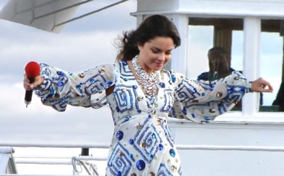 Королева объяснила, почему удалила фото в стиле ню