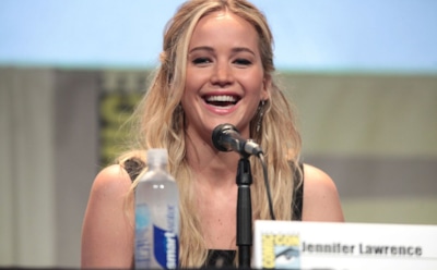 Дженнифер Лоуренс не хочет приглашать родителей на свою свадьбу