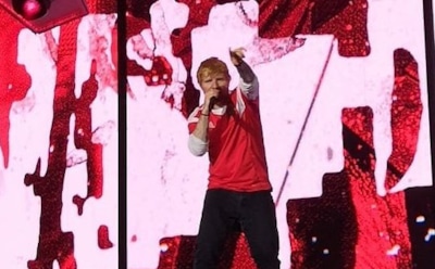 Эд Ширан выступил в Москве в одежде с российским гербом