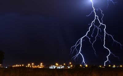 Во Флориде на пляже от удара молнии пострадали 8 человек