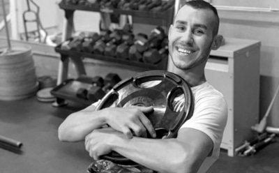 Боксер Максим Дадашев умер в США после травмы на ринге