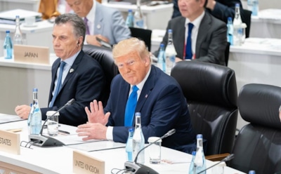 Трамп пригрозил пошлинами на вино в ответ на "глупость Макрона"