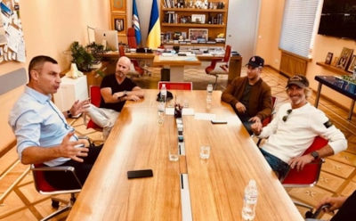 Виталий Кличко и Майкл Бэй обсудили съемки кино в Украине