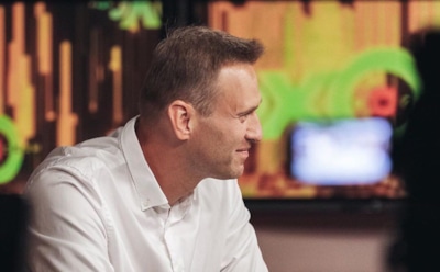 "Глаза-щелочки": Навальный показал фото после странного приступа в тюрьме