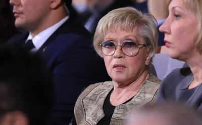 Внучка Алисы Фрейндлих показала фото с новорожденной дочерью