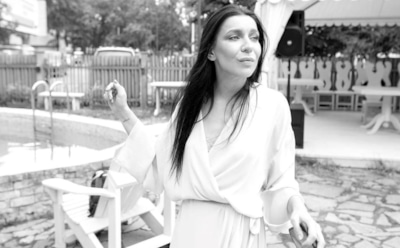 Певицу Елку в красном парике сравнили с Леди Гагой и Агузаровой