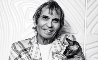 Алибасов провел эксперимент по растворению пластиковый крышки «Кротом»