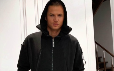 Дмитрий Тарасов пришел в церковь в куртке с двусмысленной надписью