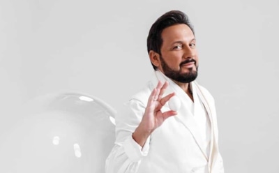 Дочери Стаса Михайлова попозировали на фото с отцом в модных очках