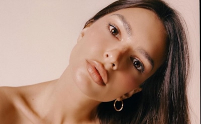 Эмили Ратаковски огорошила "небритым снимком" в белье