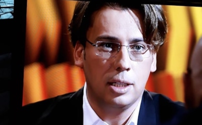 Максим Галкин уморительно спел песню Ротару под дождем