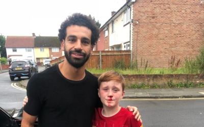 Мальчик врезался в столб и потерял сознание в погоне за фото с Салахом