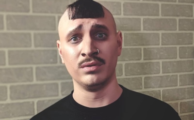 Пародист Satyr поцеловал в губы Гудкова в новом шоу Михаила Шаца