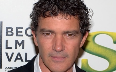 59-летний Бандерас вышел в свет с молодой возлюбленной