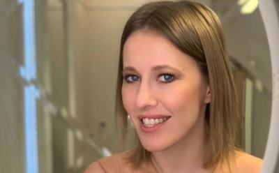 «Волочкова нервно курит»: Собчак восхитила своей растяжкой