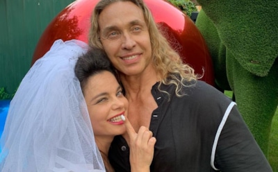 Наташе Королевой прислали необычный торт из Лос-Анджелеса