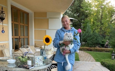 Хейтеры раскритиковали Волочкову за самолюбование в салоне красоты