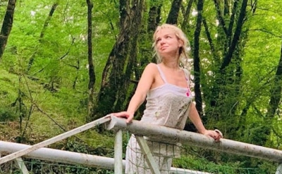 Цымбалюк-Романовская поделилась архивным фото первоклассницы