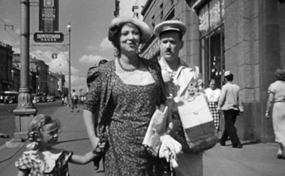 В Петербурге установили памятник Фаине Раневской