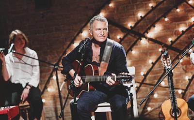 «Cупермужчина!»: Агутин порадовал поклонниц фото в жилетке