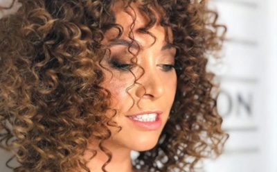 Сестра Жанны Фриске показала стройную фигуру в белом бикини