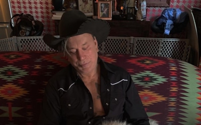 Микки Рурк шокировал фанатов изменившимся после пластики лицом