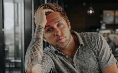 Соколовский забрал мать из больницы после пластической операции