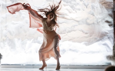 Спектакль с актрисами в ванне и на унитазе шокировал челябинцев