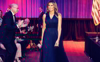 Пальто Мелании Трамп напомнило про теракт 11 сентября и возмутило американцев