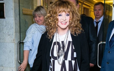 Алла Пугачева взволновала поклонников селфи в пеньюаре