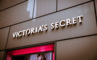 В рекламе Victoria’s Secret вместе с «ангелами» появятся обычные девушки