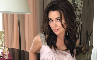 Заворотнюк на фоне слухов о раке не пришла на открытие шоурума дочери