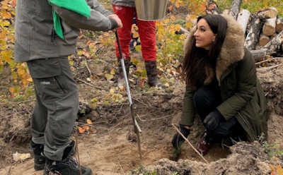 Российские звезды участвуют в масштабной высадке деревьев