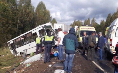 Под Ярославлем автобус столкнулся с грузовиком, погибло 7 человек