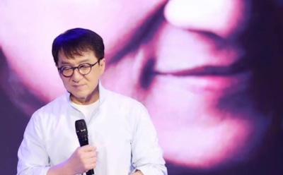 Джеки Чан по-русски извинился перед фанатами, что не смог приехать в Москву