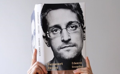 Власти США подали на Сноудена в суд из-за выхода его книги