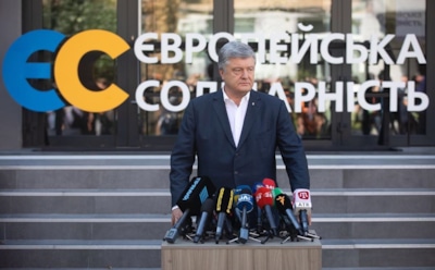 Украинцы высмеяли уснувшего на заседании Рады Петра Порошенко