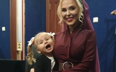 Пелагея показала трогательное фото с дочерью в гримерке