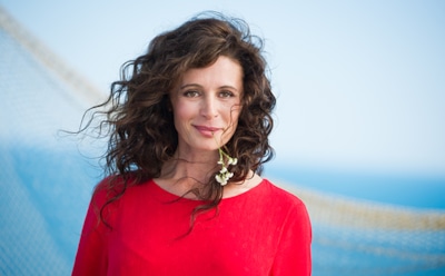 Заботливые молодожены: Фандера показала антипохмельный набор со свадьбы Бондарчука