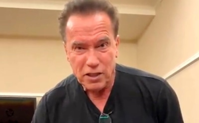 Шварценеггер пошутил над Сталлоне с помощью ножей