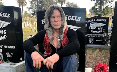 Микки Рурк завещал похоронить его в украинском селе