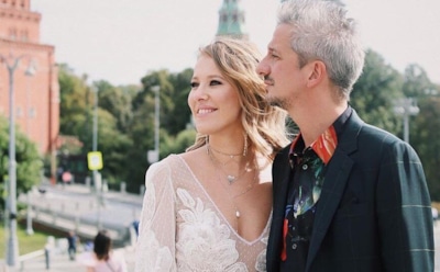 Красноярский художник сделал мухобойки с Собчак и Богомоловым