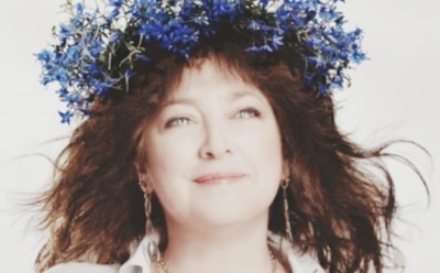 Певице Кате Семеновой приходится много работать из-за мизерной пенсии