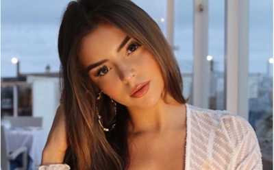 Деми Роуз восхитила фигурой, прикрывшись в ванне лишь лепестками