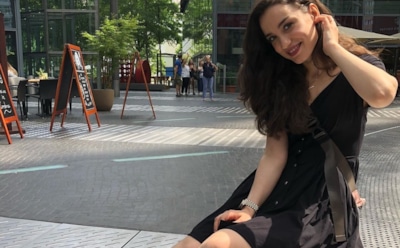 Почти тверк: Виктория Дайнеко станцевала на руках, собирая чемодан