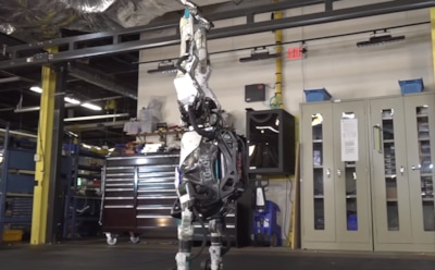 Робот Atlas научился кувыркаться и вставать на руки