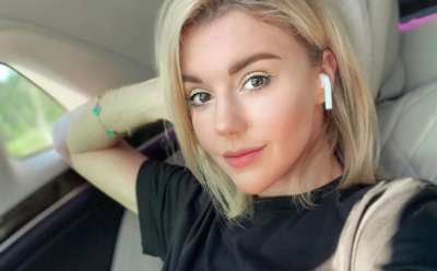 Караулова обсудила с фанатами-мужчинами яркий женский макияж