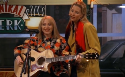 Netflix запустила круглосуточный стрим песен Фиби из «Друзей» про драного кота