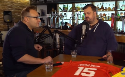 Василий Уткин и Константин Генич поцеловались